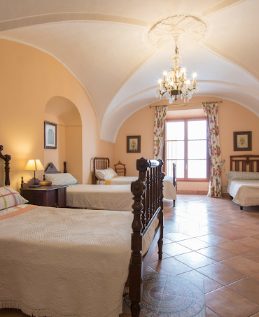 Casa Rural Las Bovedas - Bedroom 2 with 4 single beds